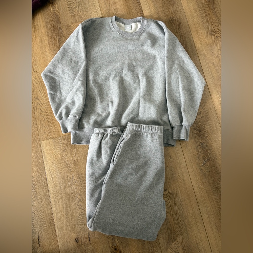 SOLD 🎈TNA Cozy Fleece Sweatset